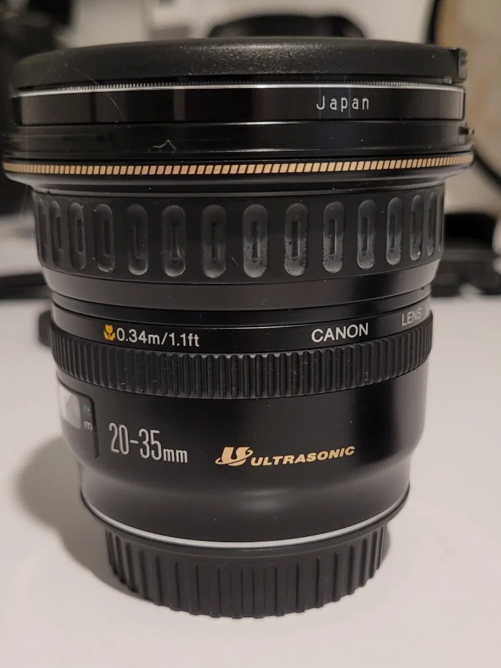 Canon EF 3.5-4.5 / 20-35 USM Zoom Lens